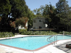 Vaca Villa in Vacaville, CA - Foto de edificio - Building Photo