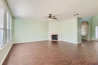 105 Meadowlark Ln in Kyle, TX - Building Photo - Building Photo
