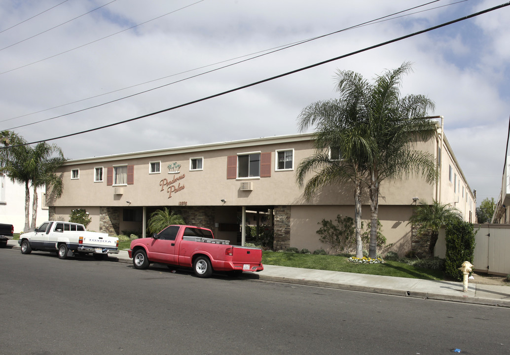 Ponderosa Palms in Santa Ana, CA - Building Photo