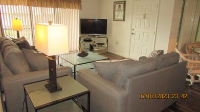 2699 Pine Ridge Way E in Palm Harbor, FL - Building Photo - Building Photo