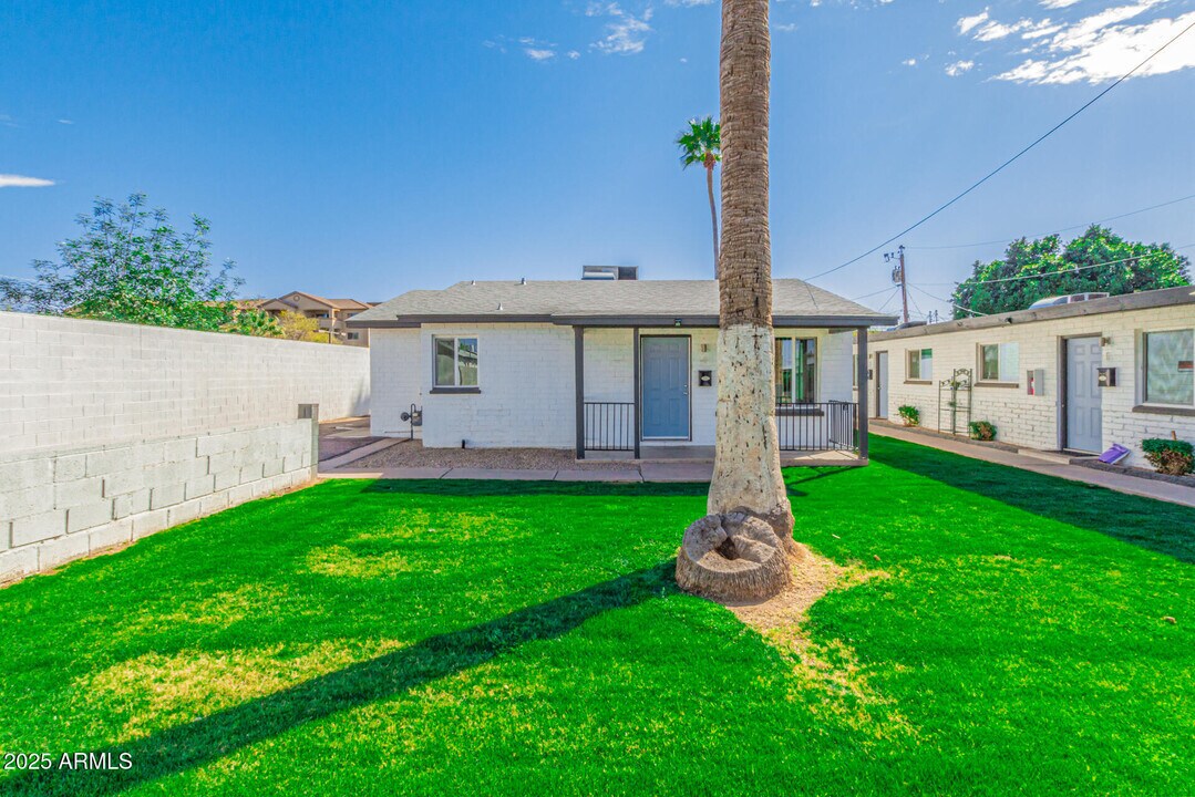 805 E Turney Ave in Phoenix, AZ - Building Photo