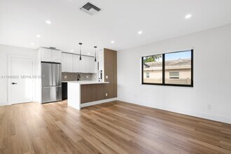 1201 N 16th Ave in Hollywood, FL - Building Photo - Building Photo