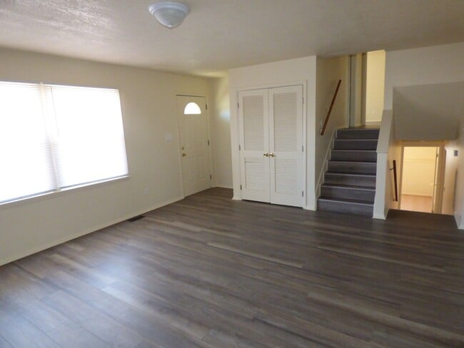 6914 Autumn View Dr in Fort Wayne, IN - Building Photo - Building Photo