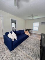 2315 Taylor St in Hollywood, FL - Building Photo