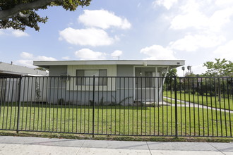 400 N Vine St in Anaheim, CA - Foto de edificio - Building Photo