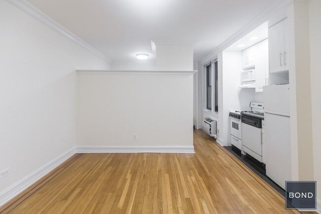 214 E 51st St in New York, NY - Building Photo - Building Photo