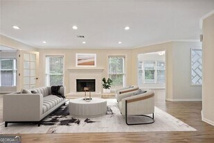 911 Hollyfax Cir NE in Atlanta, GA - Building Photo