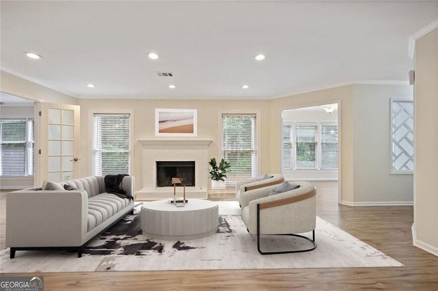 911 Hollyfax Cir NE in Atlanta, GA - Building Photo