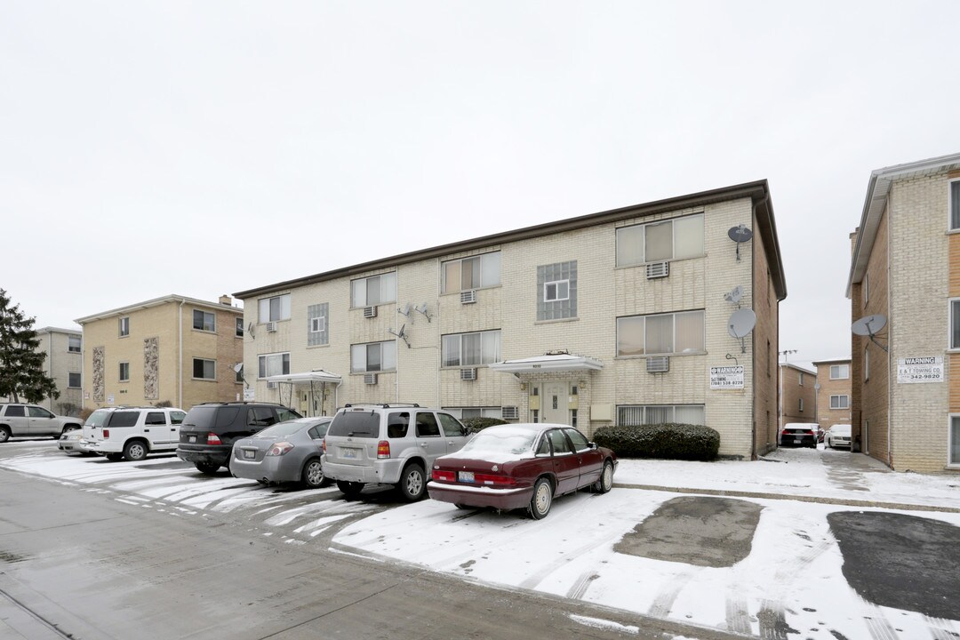 9232-9236 Jill Ln in Schiller Park, IL - Building Photo