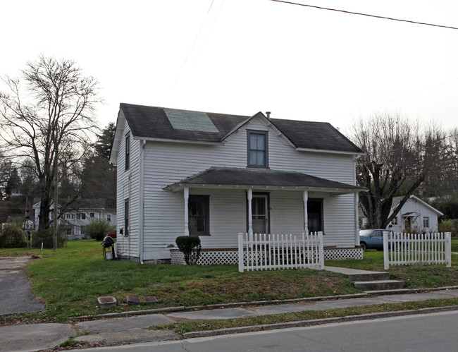 225 French Broad St in Brevard, NC - Building Photo - Building Photo