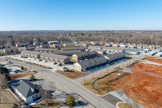 Pinebrook Apartments in Clarksville, TN - Building Photo - Building Photo