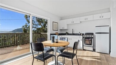 381 Santa Maria Ave in San Luis Obispo, CA - Foto de edificio - Building Photo