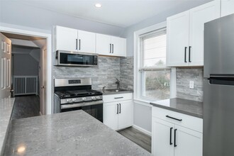 3 Harbor Ln in New Rochelle, NY - Building Photo - Building Photo