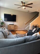 14838 Mason Creek Cir in Woodbridge, VA - Foto de edificio - Building Photo