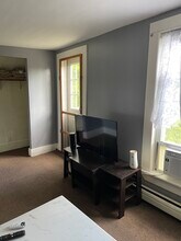 20 Railroad St, Unit 3 in Lancaster, NH - Foto de edificio - Building Photo