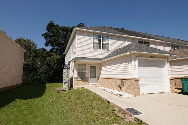property at 984 Scenic Oak Ln