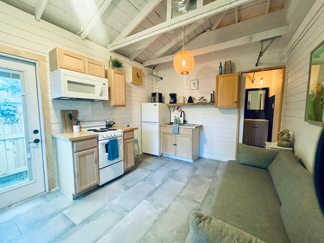 2713 Upton St S, Unit Gulfport Studio apartment in Gulfport, FL - Building Photo - Building Photo