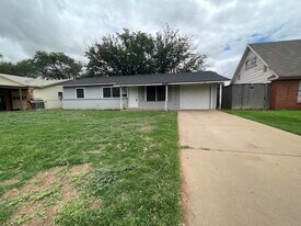1907 70th St in Lubbock, TX - Building Photo