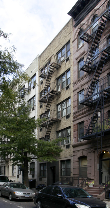 Dor L'Dor Properties in New York, NY - Building Photo