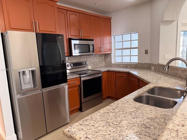 2804 NW 7th Ct in Fort Lauderdale, FL - Building Photo - Building Photo