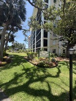 512 W Venice Ave in Venice, FL - Building Photo