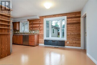 26 Summit Ave in Kitchener, ON - Building Photo - Building Photo