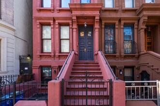 102 W 118th St in New York, NY - Building Photo - Building Photo