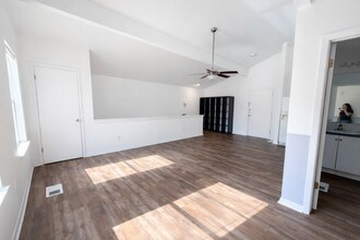 212 Lessin Ln in Austin, TX - Building Photo - Building Photo