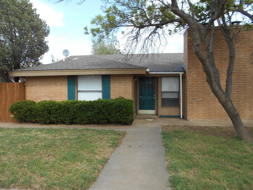 134 N Troy Ave in Lubbock, TX - Building Photo