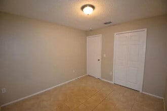 1216 Blufield Ave in Brandon, FL - Building Photo - Building Photo