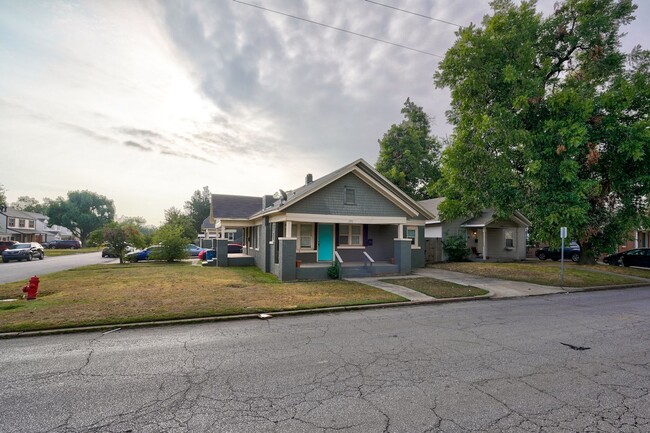 property at 1720 N Villa Ave