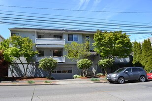 Hawthorne Place in Seattle, WA - Building Photo