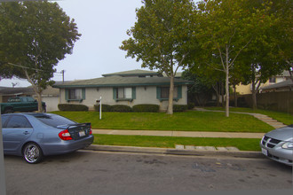 527 Delaware St in Imperial Beach, CA - Foto de edificio - Building Photo