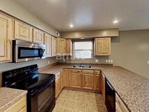 1438 W 250 N in Springville, UT - Foto de edificio - Building Photo