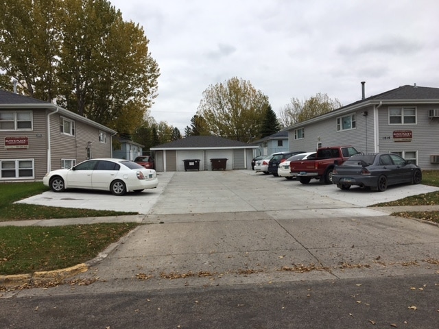 Dragon Square I in Moorhead, MN - Building Photo