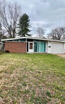 2745 Holiday Hl in Florissant, MO - Building Photo