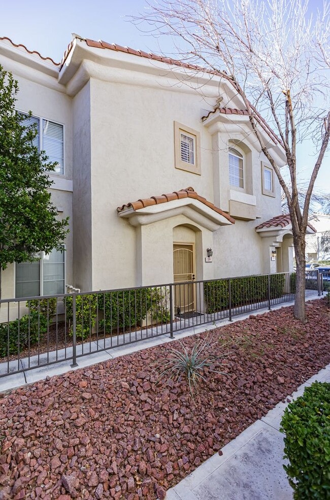 property at 1300 Red Gable Ln