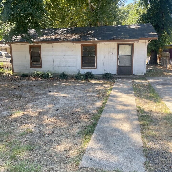 1004 S 7th St in Monroe, LA - Building Photo