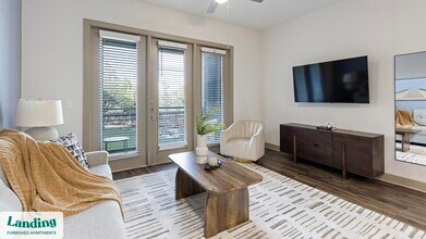 5005 Galleria Dr in Farmers Branch, TX - Foto de edificio - Building Photo