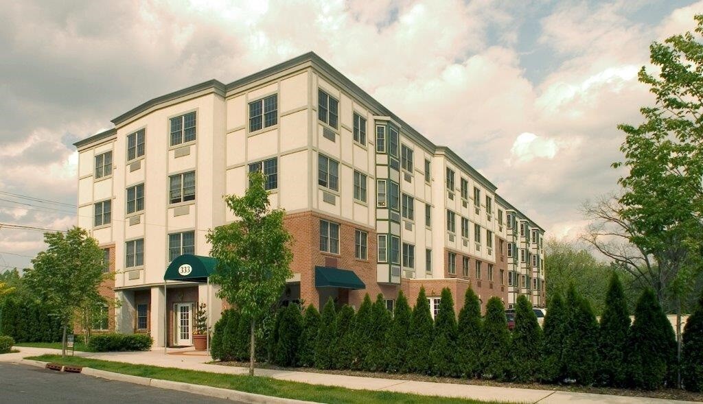 Parkview II Commons in Teaneck, NJ - Building Photo