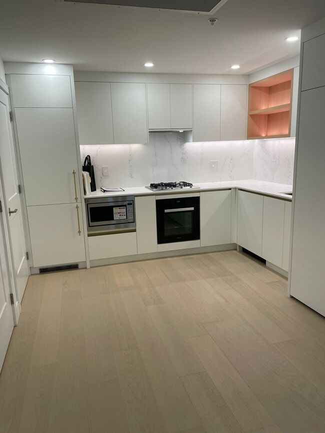 918 32nd Av W in Vancouver, BC - Building Photo - Building Photo