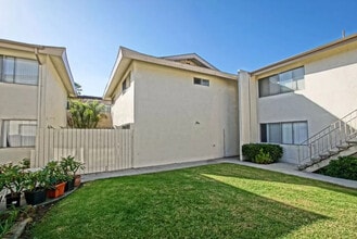 1306 Amethyst St, Unit F in Redondo Beach, CA - Foto de edificio - Building Photo