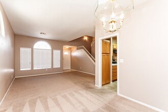 6055 Autumn Rose Way in Las Vegas, NV - Foto de edificio - Building Photo