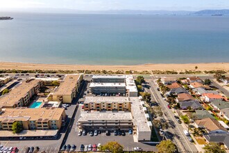 Outrigger Apartments in Alameda, CA - Building Photo - Building Photo