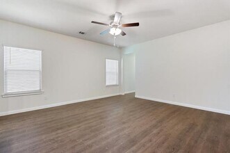 3902 Oak Crk Cir in Denison, TX - Building Photo - Building Photo