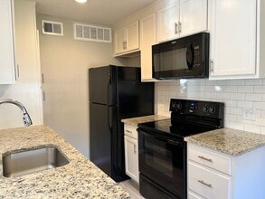 1601 Faro Dr in Austin, TX - Foto de edificio - Building Photo