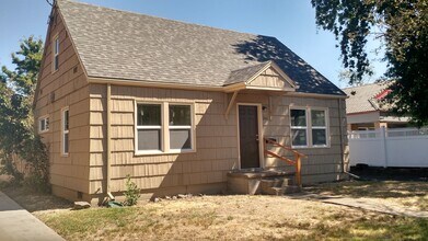 261 E 17th Ave in Eugene, OR - Foto de edificio - Building Photo