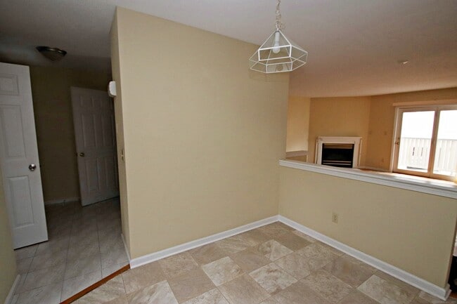 34 Ivy Grove Ct in Shelton, CT - Building Photo - Building Photo