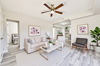 424 S Broadway St in La Porte, TX - Foto de edificio - Building Photo