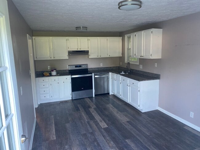 1026 Granada Rd in Ashland City, TN - Building Photo - Building Photo